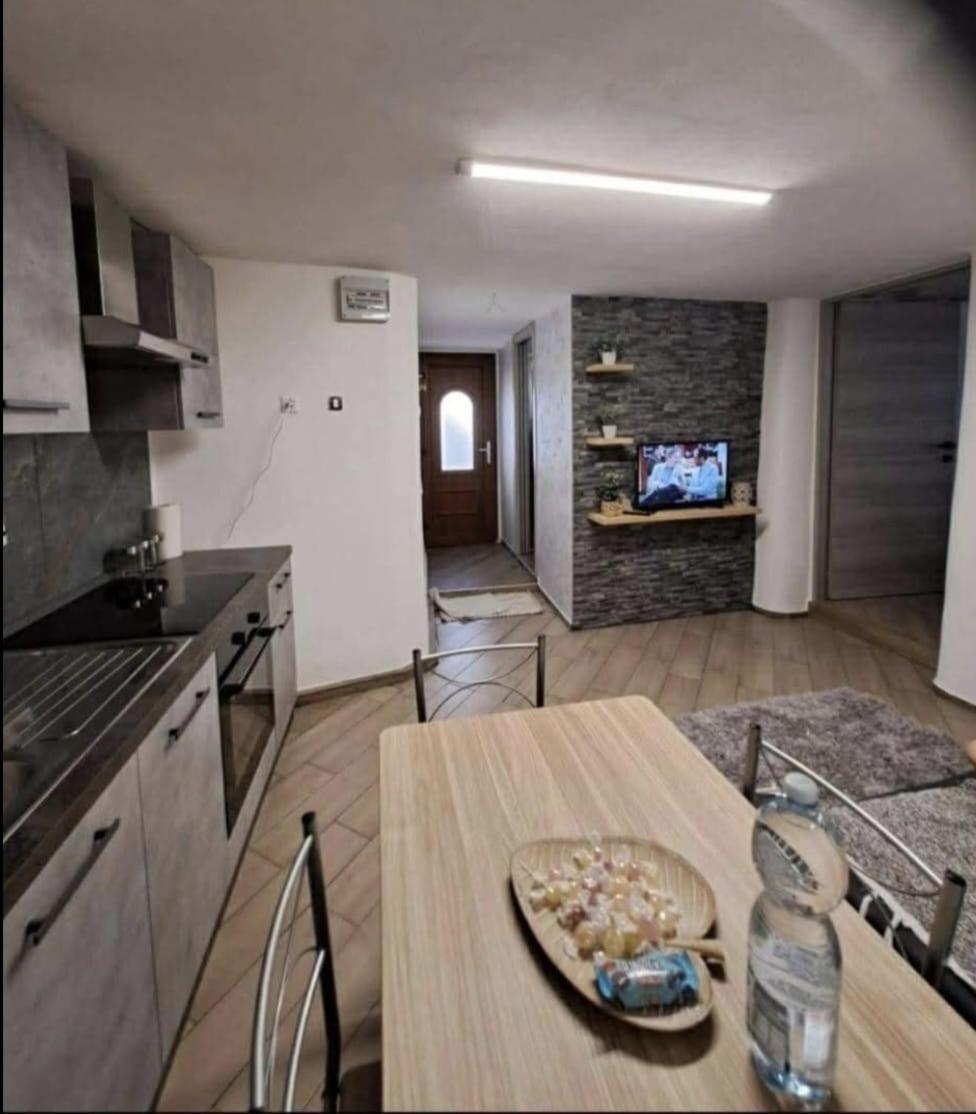 Casa Jasmina Apartment Mezzano Bagian luar foto