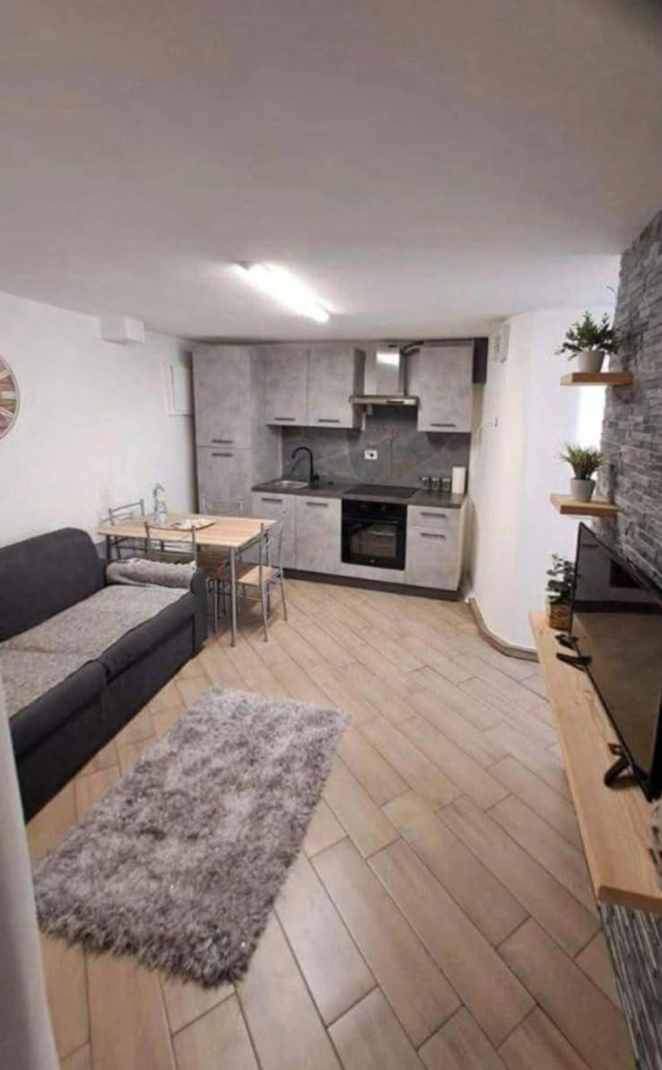 Casa Jasmina Apartment Mezzano Bagian luar foto